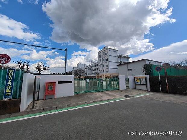 大和市立大野原小学校 704m