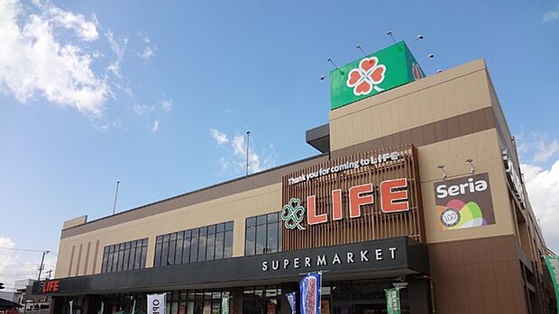 ライフ上鶴間店 616m