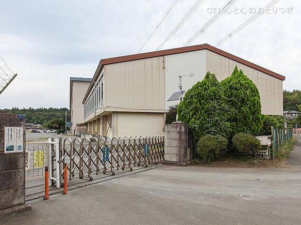 綾瀬市立綾南小学校 798m