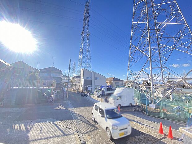 近隣は落ち着いた静かな環境。のんびりと生活していただけます。