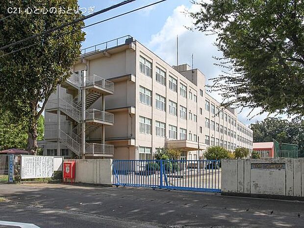 大和市立上和田中学校 1267m