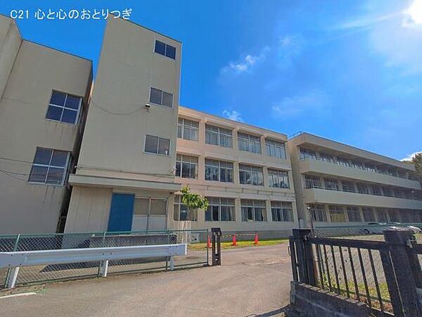 綾瀬市立北の台小学校　787ｍ