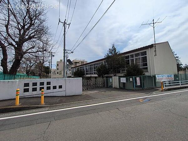 綾瀬市立北の台小学校　787ｍ