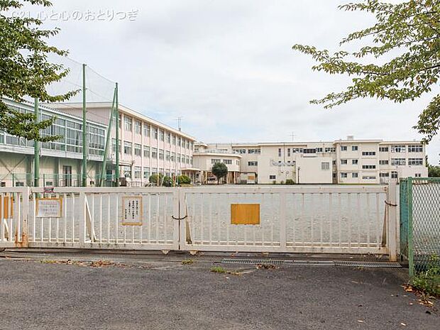綾瀬市立天台小学校 823m