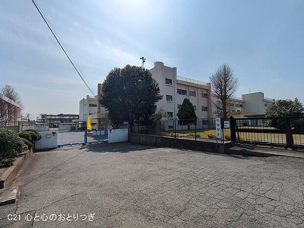 座間市立ひばりが丘小学校 741m