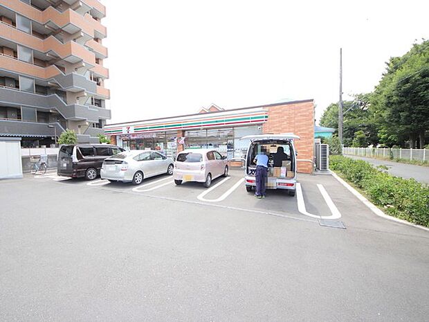 セブンイレブン座間ひばりが丘4丁目店 405m