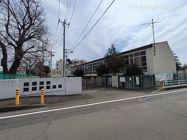 綾瀬市立北の台小学校　517ｍ