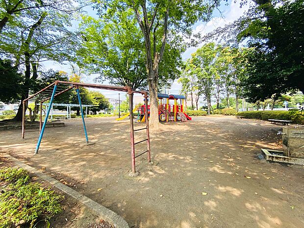 相武台団地中央公園 445m
