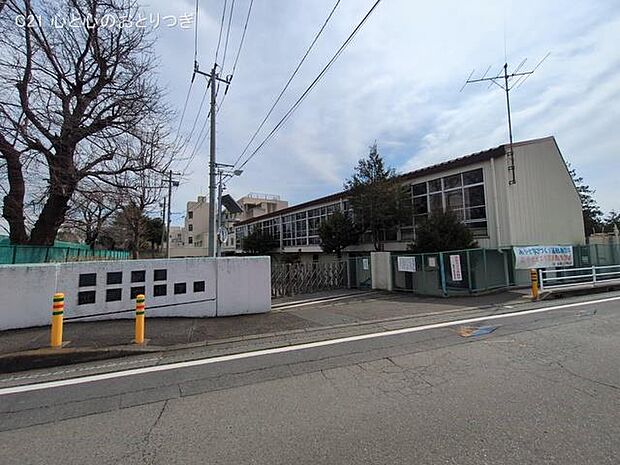 綾瀬市立北の台小学校 517m