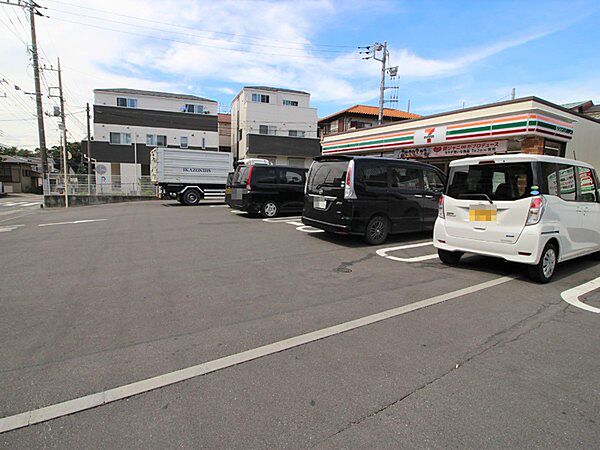 セブンイレブン綾瀬大上3丁目店　336ｍ