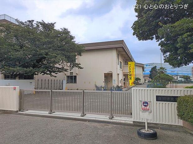 座間市立旭小学校 99m