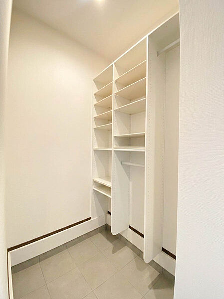 本画像は入居者様の家具をCGで消した画像であり、現況と異なる可能性がございます。