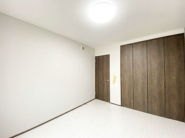 本画像は入居者様の家具をCGで消した画像であり、現況と異なる可能性がございます。