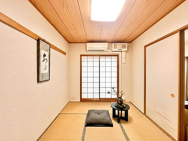 この画像は現況写真　間取り図をもとにCGで作成した家具や照明の配置イメージです。現況でのお引渡しとなり、家具　調度品　カーテン　照明等および設置費用は販売価格に含まれません。