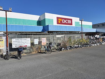 DCM大和深見店 257m