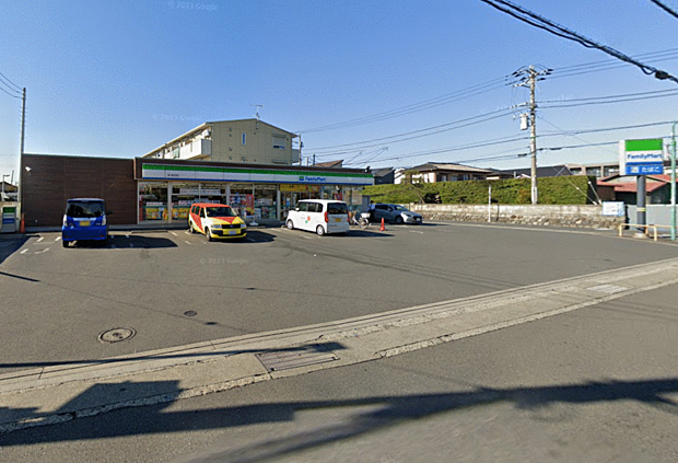 ファミリーマート寒川倉見東店