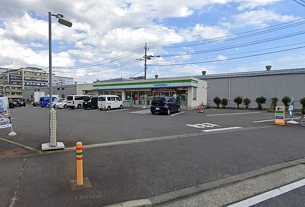 ファミリーマート長谷店