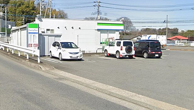 ファミリーマート三田店