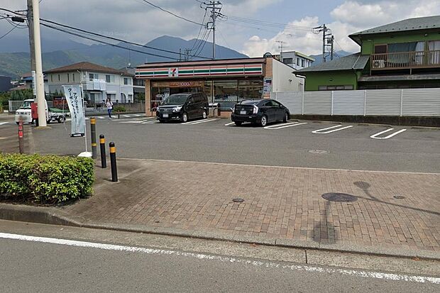 セブンイレブン堀山下