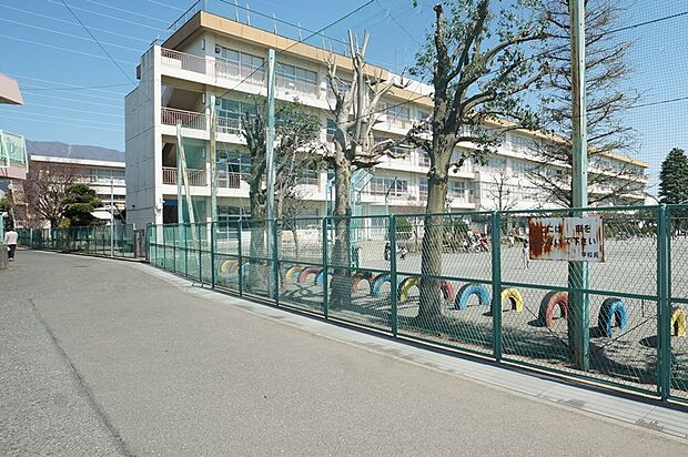 西小学校