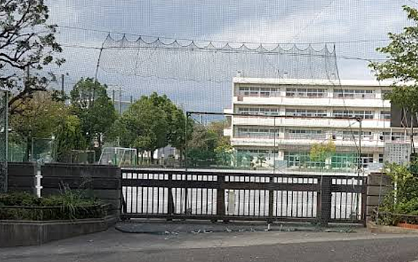横浜市立すすき野中学校まで約1800ｍ