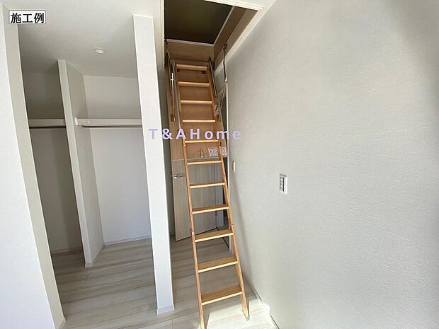 屋根裏収納