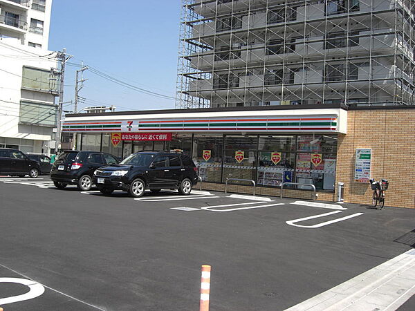 セブンイレブン宮本町店まで約30ｍ。