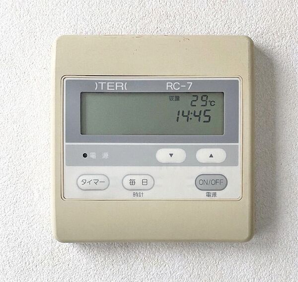 床暖房完備のリビングは、ご家族が自然とあつまる居心地の良い空間に　温度設定もボタン1つで簡単です