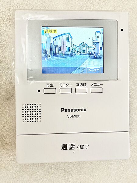 訪ねてきた人がひと目でわかるカラーモニター付きインターホン　お子様のお留守番時にも安心です
