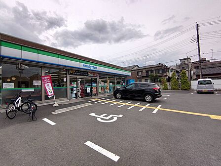 ファミリーマート草加旭町二丁目店 420m ファミリーマート草加旭町二丁目店 420m(徒歩6分)