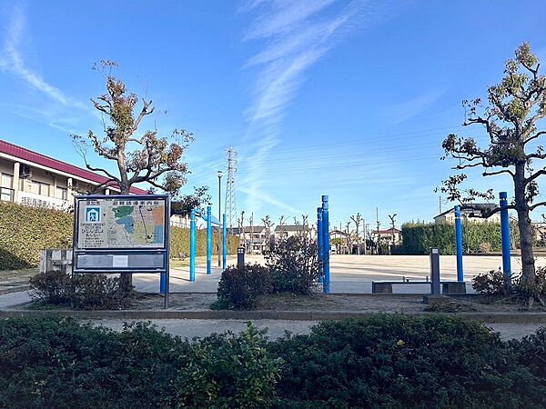 苗塚塚前公園　436ｍ　苗塚塚前公園 436m(徒歩6分)