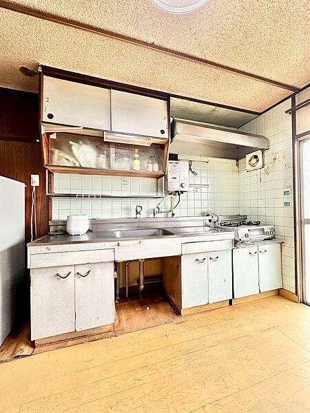 収納スペースを豊富に確保したキッチンで、使いやすく整った空間を保てます。