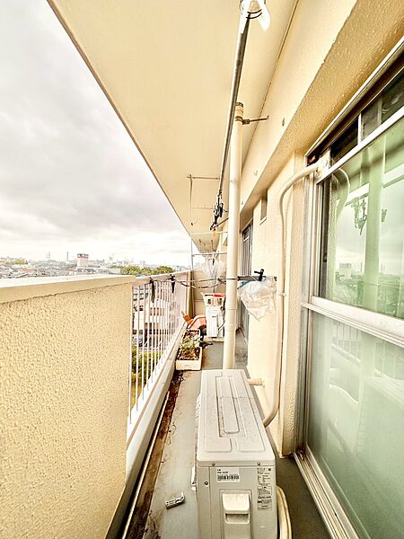 ワイドバルコニーを採用し、洗濯物やお布団をゆったり干すことができます。