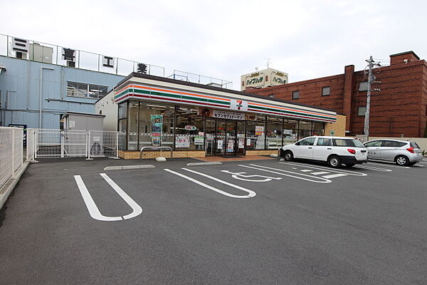 セブンイレブン 草加稲荷南店　668ｍ　セブンイレブン 草加稲荷南店　668m(徒歩9分)