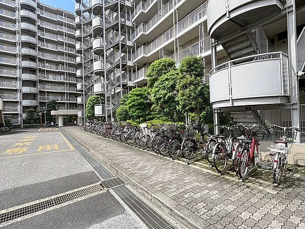 駐輪場：1台目無料、2台目以降300円/月(空き状況は管理会社に要確認)