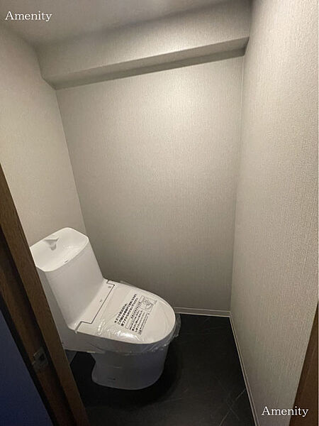 トイレも新品を納入済みです。
