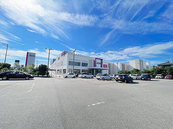 ショッピングモール 【周辺施設】イオン青山店様まで約800ｍ（徒歩約10分）です。徒歩圏内にスーパーがあると買い忘れがあっても安心ですね。駐車場も広く日用品から生鮮品まで揃っていて便利です。