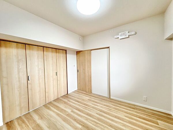 【リフォーム済】約6.3帖洋室です。
