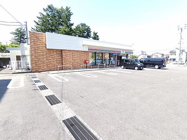 イオン新潟青山店 【周辺環境】セブンイレブン新潟有明大橋店まで約450ｍ（徒歩6分） 740m