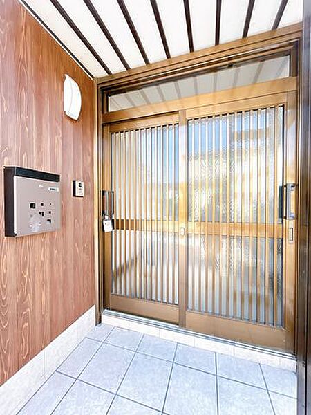 【リフォーム済】玄関戸は鍵交換をいたしました。