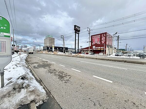 【周辺環境】国道8号線まで約250ｍ（車で2分）です。