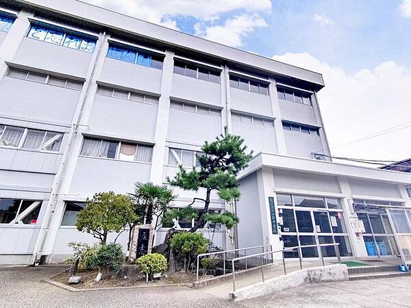 【周辺環境】小針中学校まで約1200ｍ（徒歩15分）です。 350m