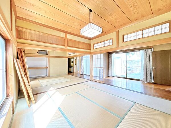 【リフォーム中】全体で約28帖のリビングとなります。