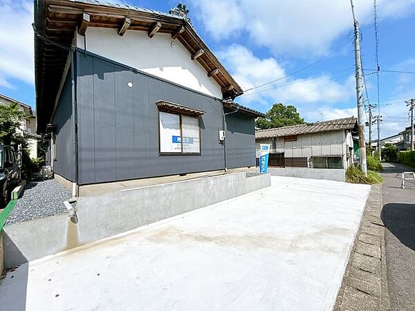 【リフォーム済】外観（別アングル）です。