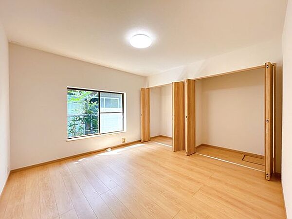 【リフォーム済】洋室8畳です。