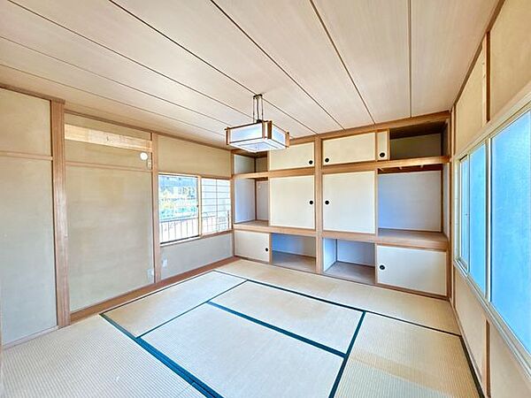 【リフォーム中】2階和室約11帖は洋室に改装いたします。