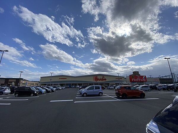 徒歩26分。【周辺環境】原信新通店まで　ｍ（徒歩　分） 2050m