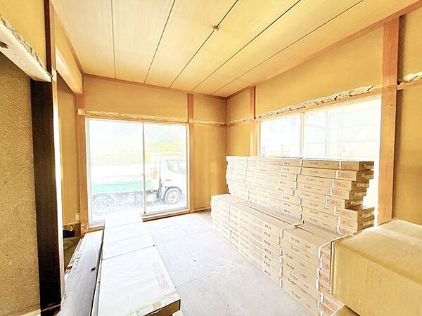 【リフォーム中】1階和室は洋室に改装いたします。1階に1部屋あるので、階段を上り下りしなくてもよいのは嬉しいポイントです。