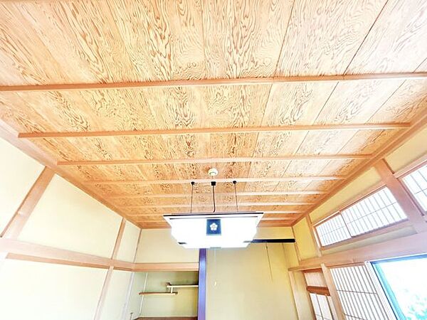 【内装期間限定現況販売】10帖和室の天井の仕様です。
