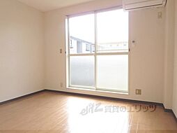 JR東海道・山陽本線 南彦根駅 バス8分 保健所前下車 徒歩2分の賃貸アパート 1階1Kのリビング/ダイニング